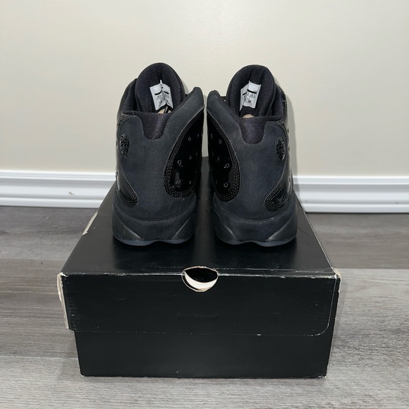 Jordan 13 Cap and Gown - Picture 3 of 5